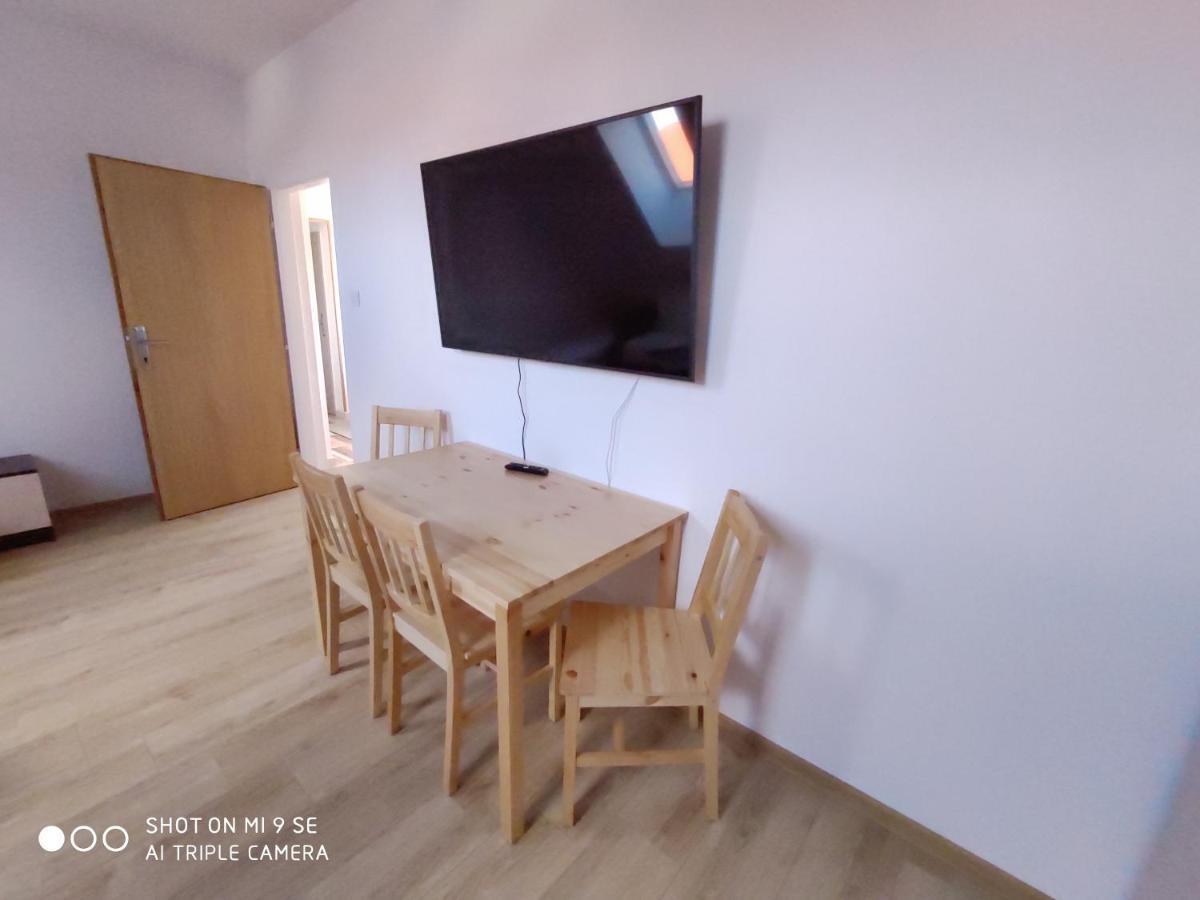 Apartmany Opolany エクステリア 写真