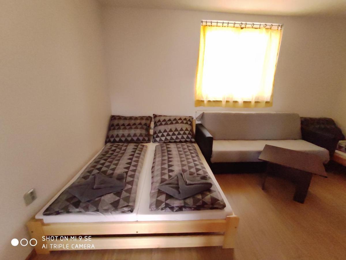 Apartmany Opolany エクステリア 写真