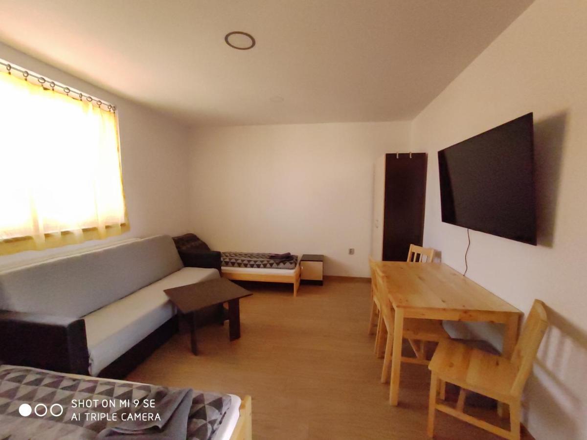 Apartmany Opolany エクステリア 写真