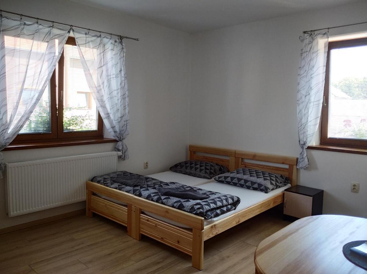 Apartmany Opolany エクステリア 写真